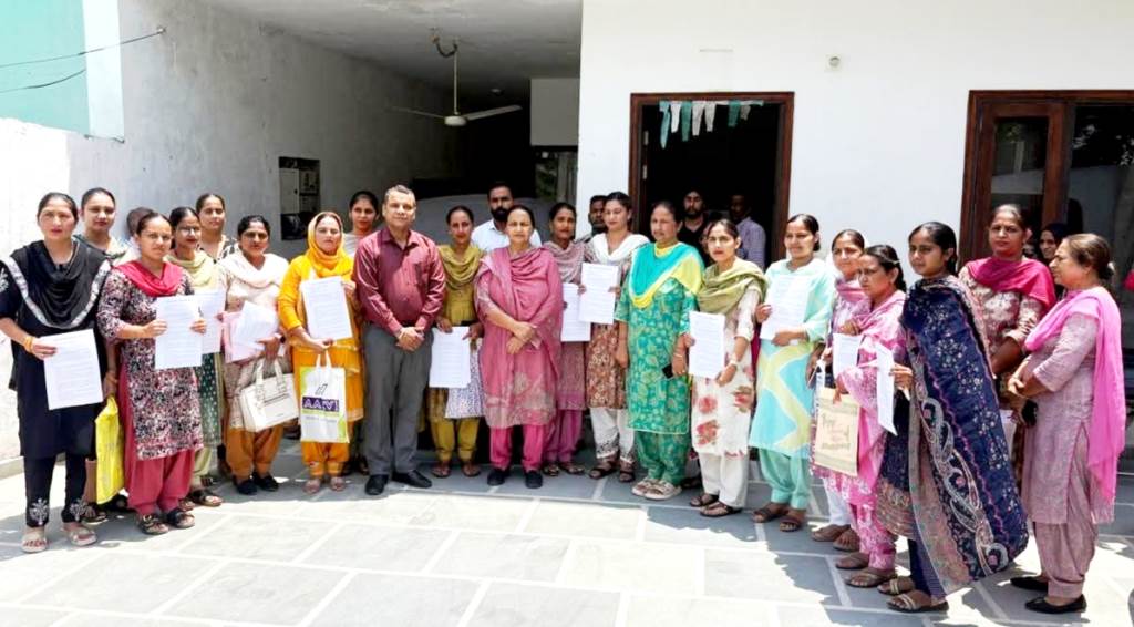 MLA Santosh Kataria distributed appointment letters to Anganwadi workers and helpers